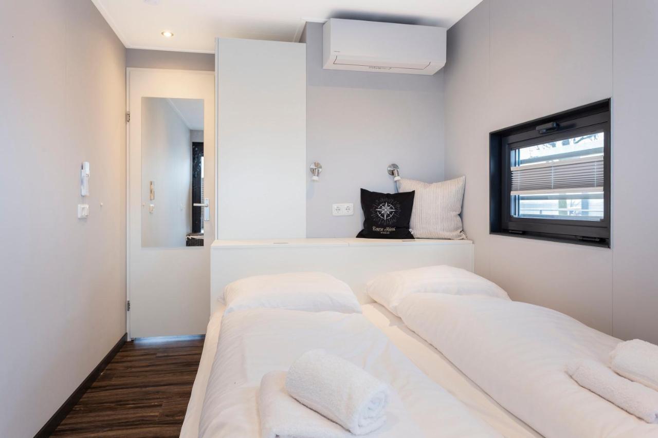 Welcome In - Houseboat 'Elysium' Met Eigen Aanlegsteiger Sneek - Оффінгавір Екстер'єр фото