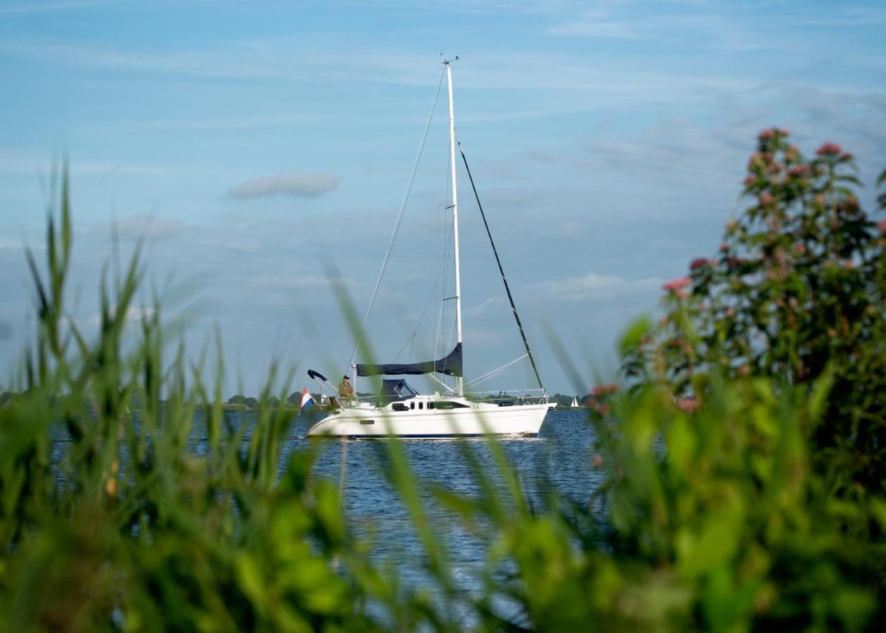 Welcome In - Houseboat 'Elysium' Met Eigen Aanlegsteiger Sneek - Оффінгавір Екстер'єр фото