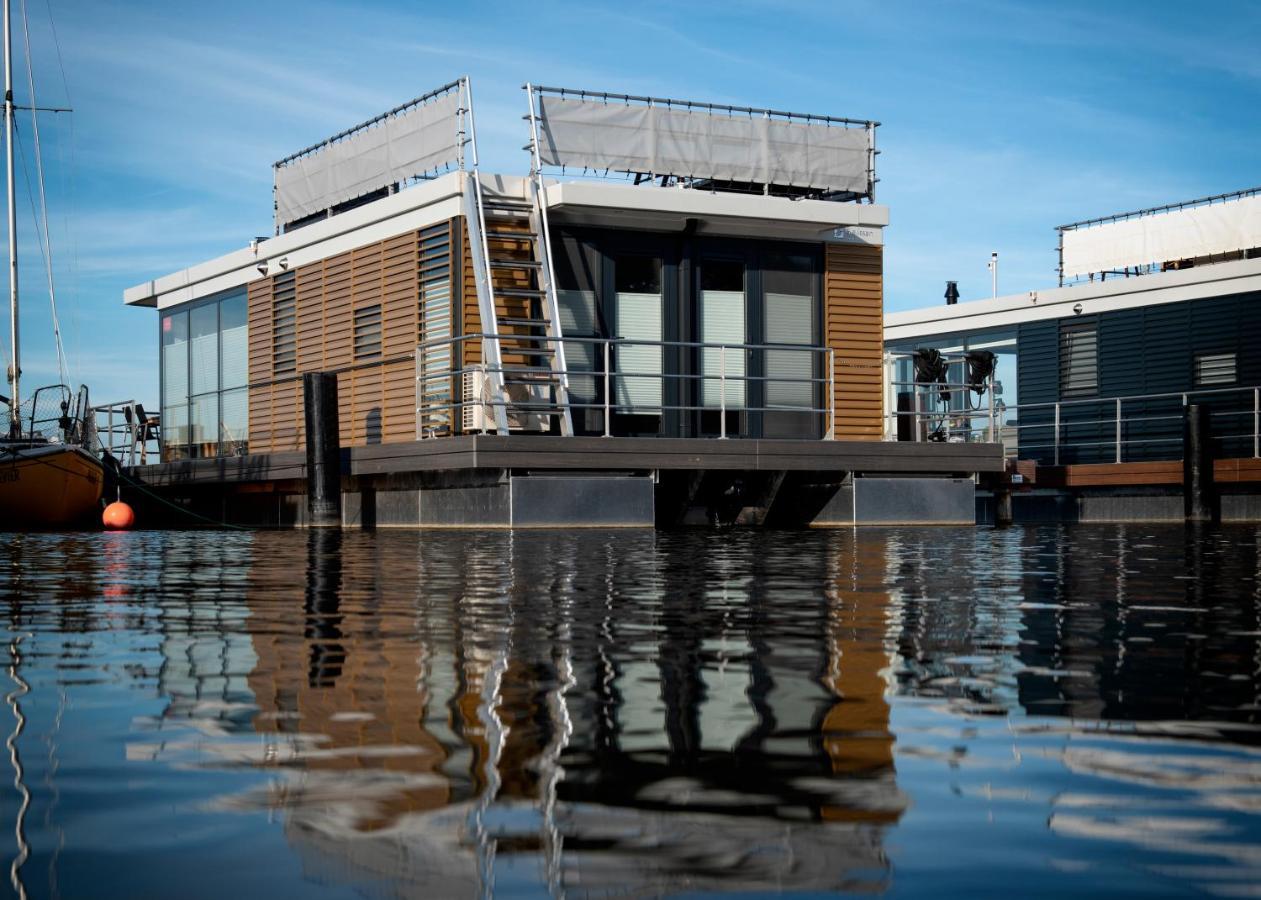 Welcome In - Houseboat 'Elysium' Met Eigen Aanlegsteiger Sneek - Оффінгавір Екстер'єр фото
