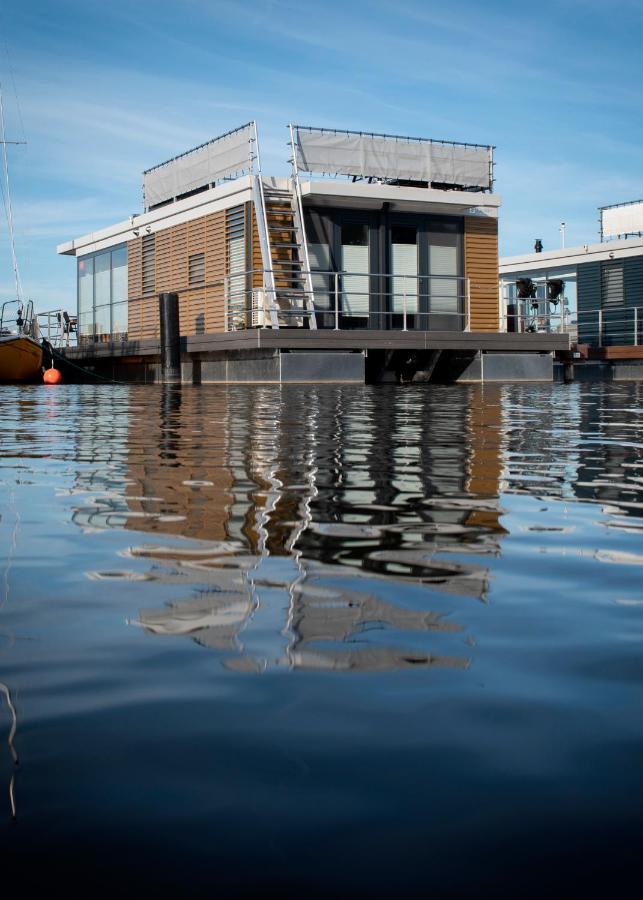 Welcome In - Houseboat 'Elysium' Met Eigen Aanlegsteiger Sneek - Оффінгавір Екстер'єр фото